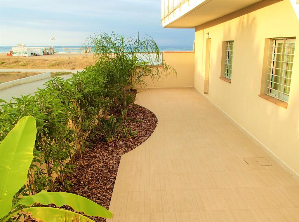 Apartamentos Voramar Castelldefels Kültér fotó