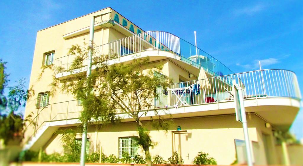 Apartamentos Voramar Castelldefels Kültér fotó