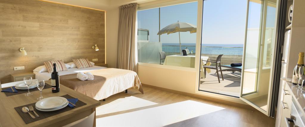 Apartamentos Voramar Castelldefels Kültér fotó