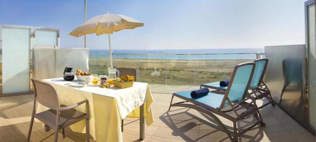 Apartamentos Voramar Castelldefels Kültér fotó