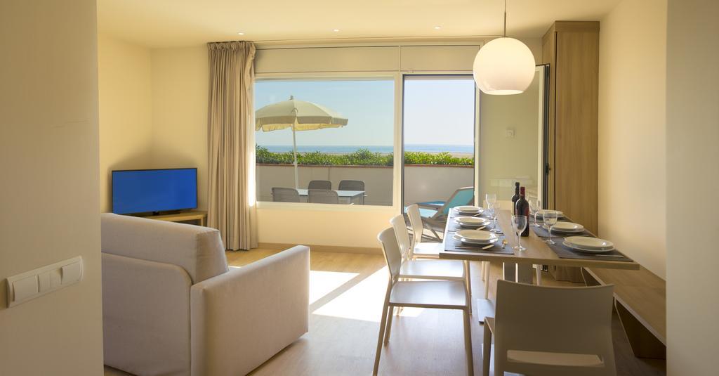 Apartamentos Voramar Castelldefels Kültér fotó