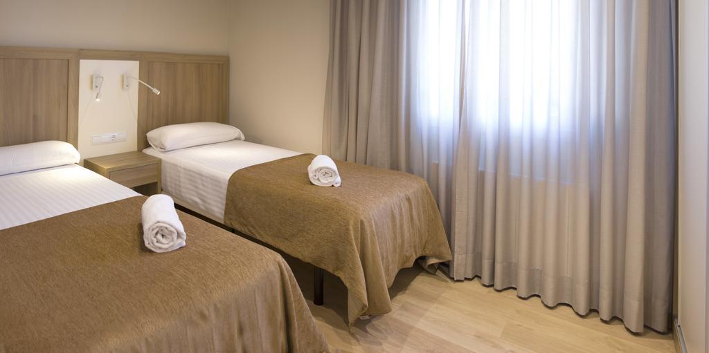 Apartamentos Voramar Castelldefels Kültér fotó
