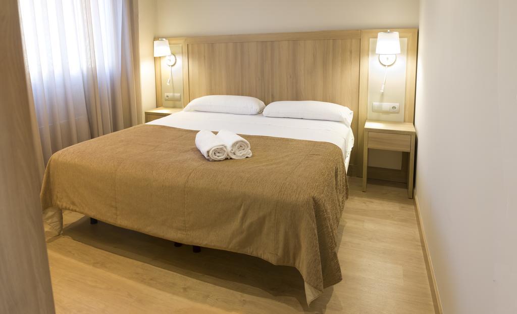 Apartamentos Voramar Castelldefels Kültér fotó
