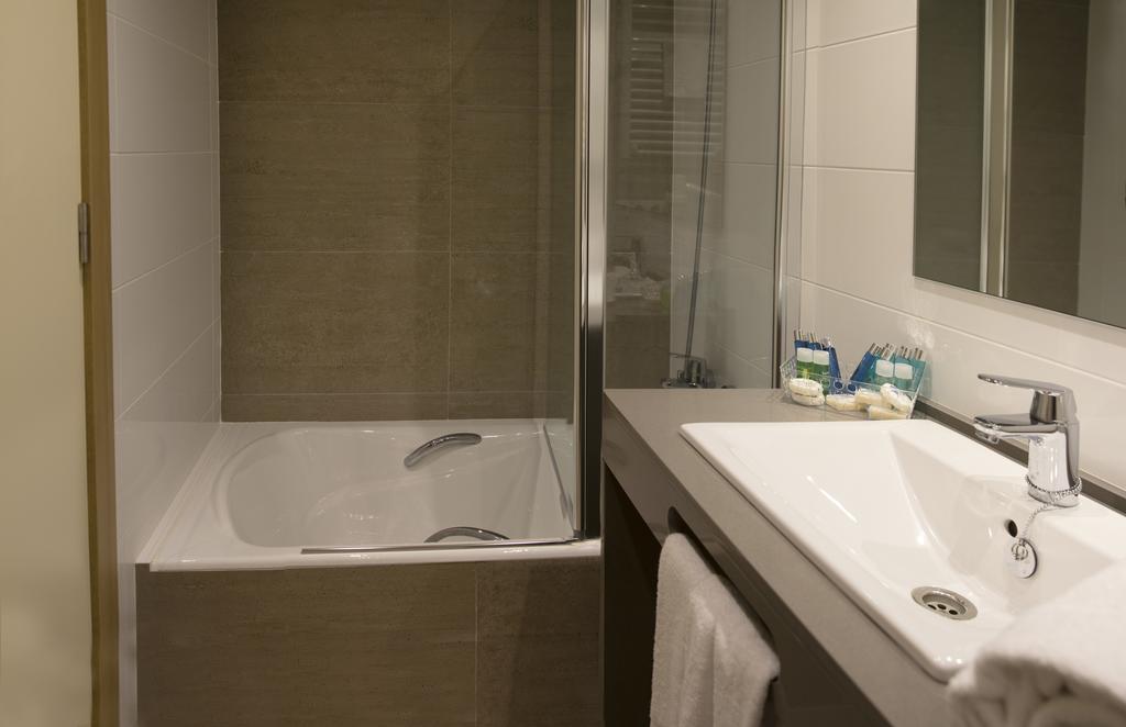 Apartamentos Voramar Castelldefels Kültér fotó