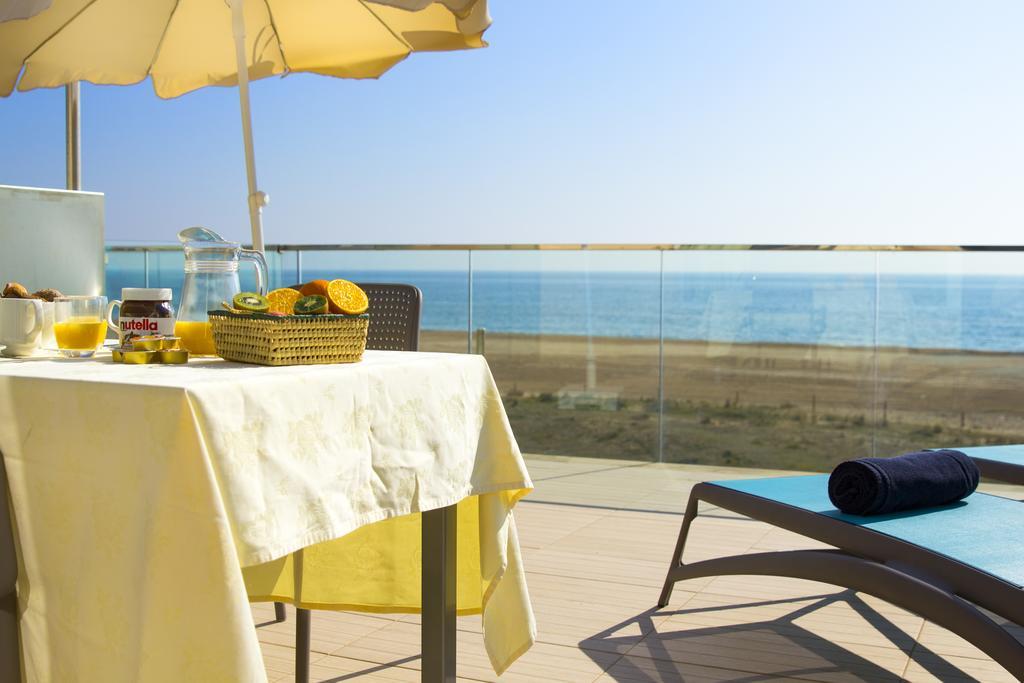 Apartamentos Voramar Castelldefels Kültér fotó