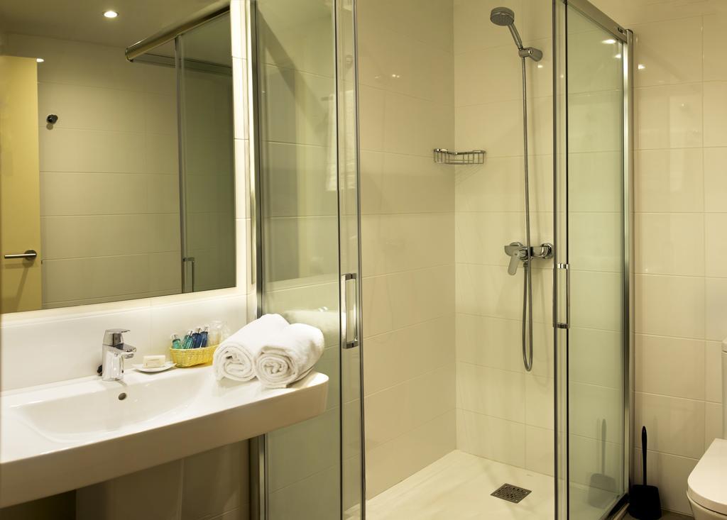 Apartamentos Voramar Castelldefels Kültér fotó