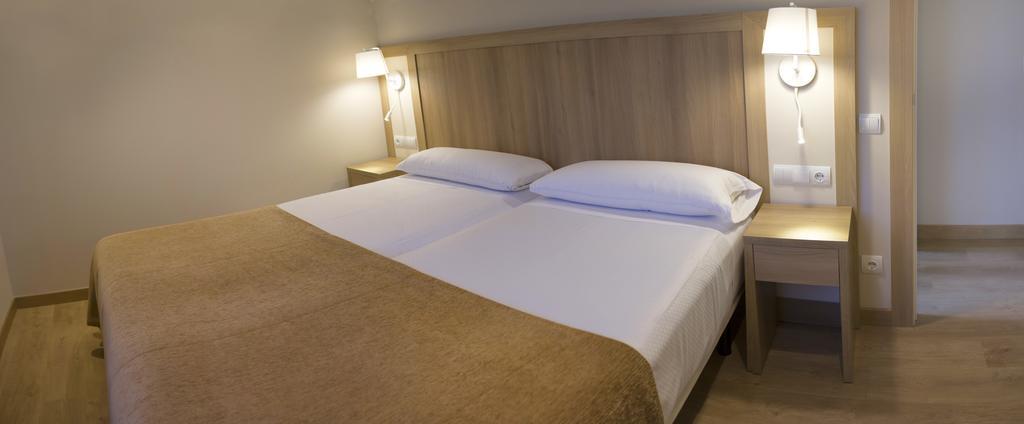 Apartamentos Voramar Castelldefels Kültér fotó