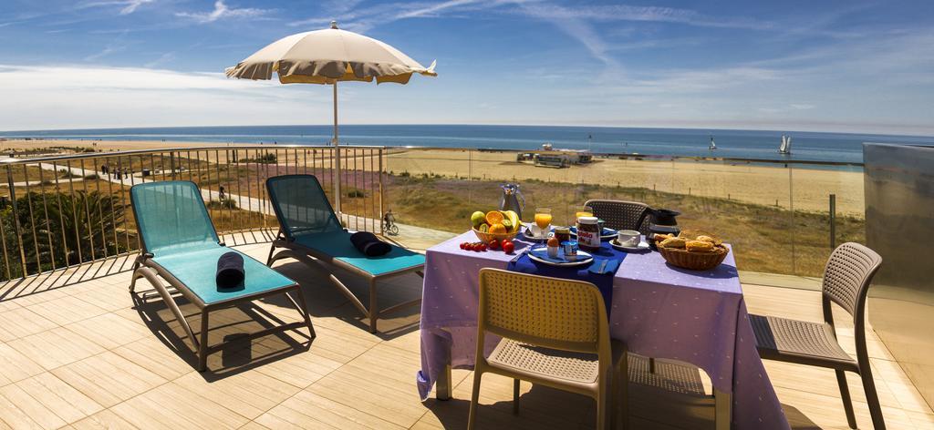 Apartamentos Voramar Castelldefels Kültér fotó