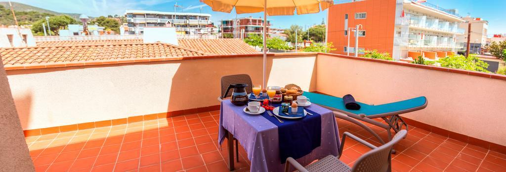 Apartamentos Voramar Castelldefels Kültér fotó