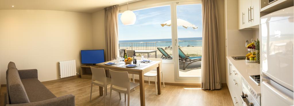 Apartamentos Voramar Castelldefels Kültér fotó